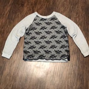 💝 $2 when Bundled 💝[HOLE] Gray sweater w/ black lace Size Medium